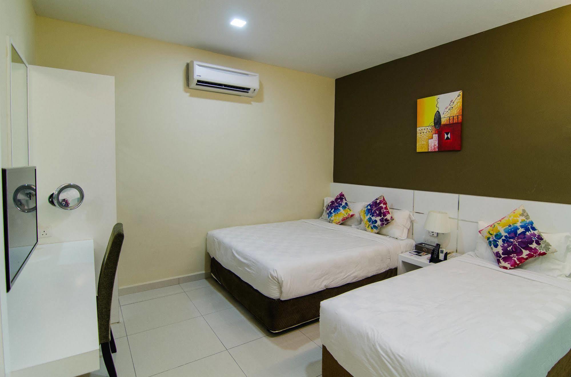 Hotel Mornington Bukit Permata Lumut Esterno foto