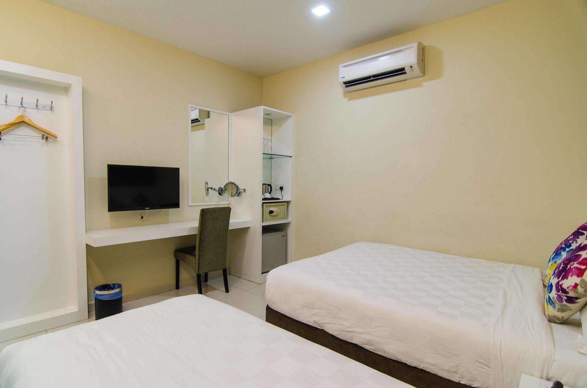 Hotel Mornington Bukit Permata Lumut Esterno foto