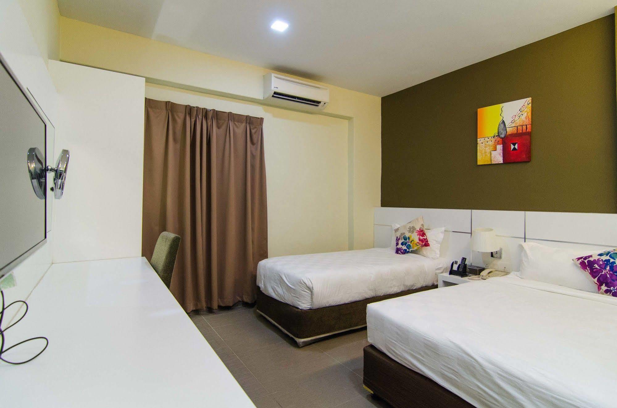 Hotel Mornington Bukit Permata Lumut Esterno foto